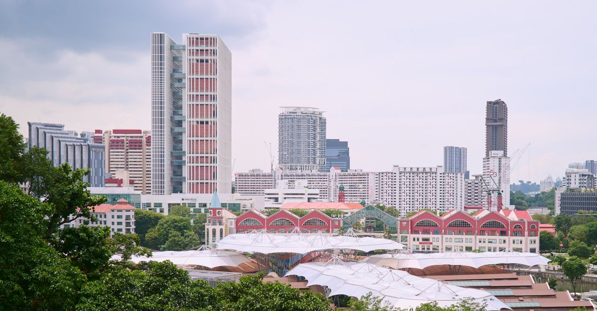 découvrez lau pa sat, marché historique de singapour réputé pour sa cuisine de rue, ses spécialités locales et son ambiance animée au cœur de la ville.