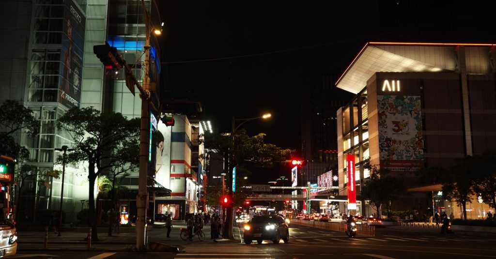 découvrez orchard road, l’avenue incontournable du shopping à singapour : centres commerciaux, boutiques de luxe, mode, restaurants et bonnes adresses.