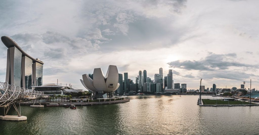 découvrez un itinéraire idéal entre singapour et bali : explorez la ville, profitez des plages et planifiez un voyage inoubliable en asie du sud-est.