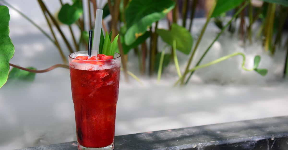 découvrez le singapore sling, cocktail emblématique de singapour mêlant gin, agrumes et notes fruitées pour une dégustation exotique et rafraîchissante.
