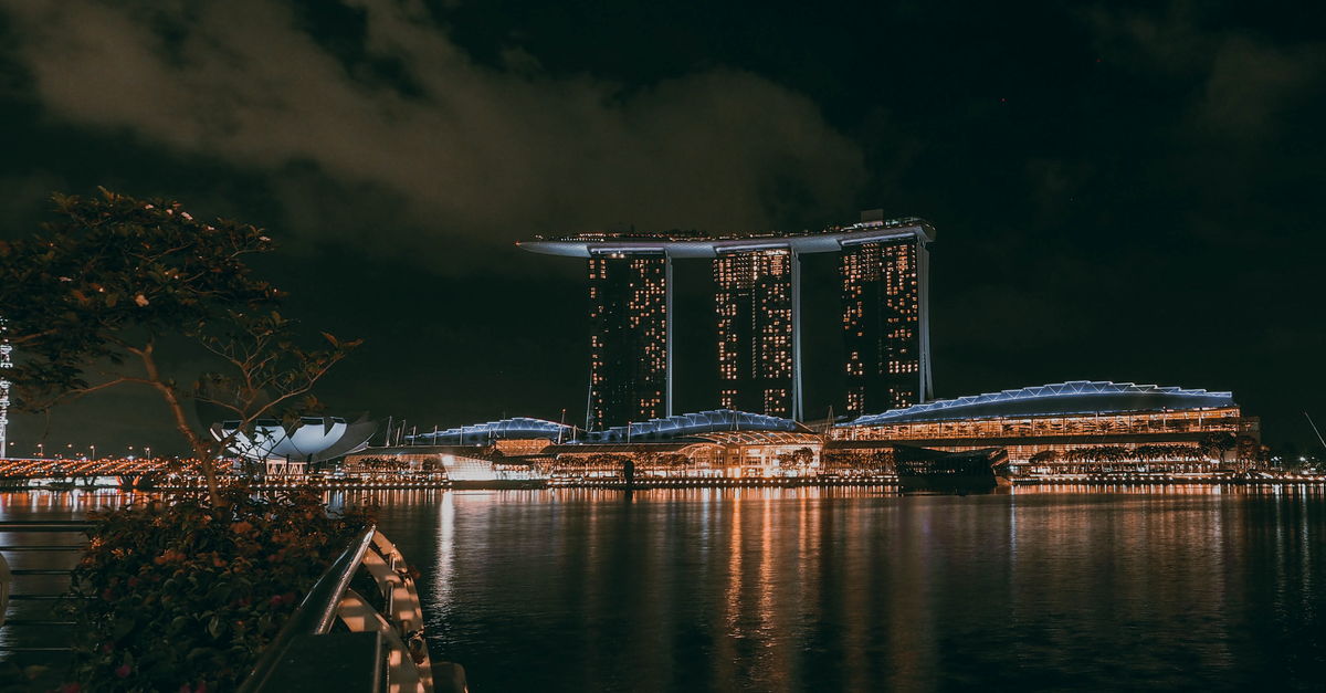 découvrez singapour, une ville fascinante où gratte-ciel futuristes, jardins luxuriants et saveurs du monde se rencontrent.