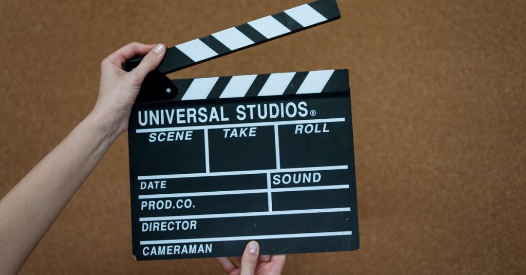 Clap de cinéma portant l’inscription Universal Studios