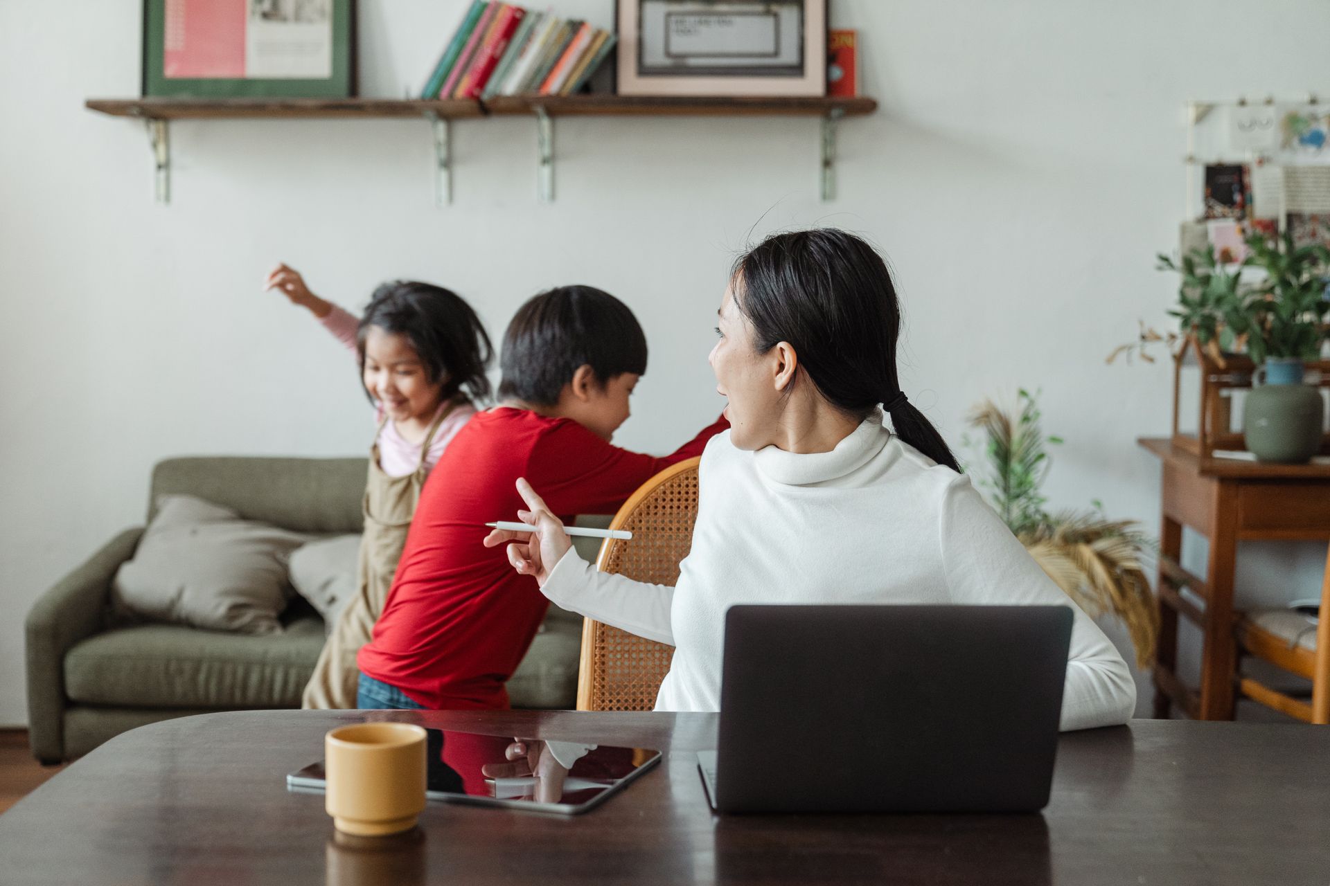 Famille expatriée heureuse